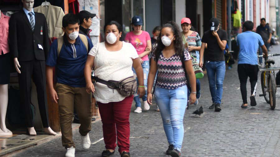 Guatemaltecos podrían ser multados con 170 mil quetzales por no usar mascarilla en sitios públicos guatemaltecos-podrian-ser-multados-con-170-mil-quetzales-por-no-usar-mascarilla-en-sitios-publicos